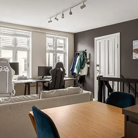 Heimby Living - Free Wifi - Four Bedrooms Daire *
